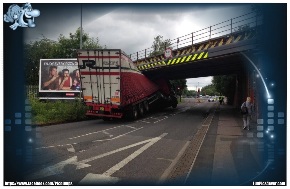 Achtung Brücke - na wie geht das denn? Da war wohl wieder das falsche Navi aktiv?