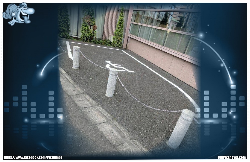 Behinderten Parkplatz - hier waren doch wieder nur Fachkräfte am Werk. Nicht zu fasse.