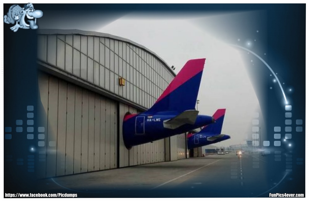 Hangar zu klein - hier hat sich der Architekt des Hangars wohl ein wenig verrechnet.