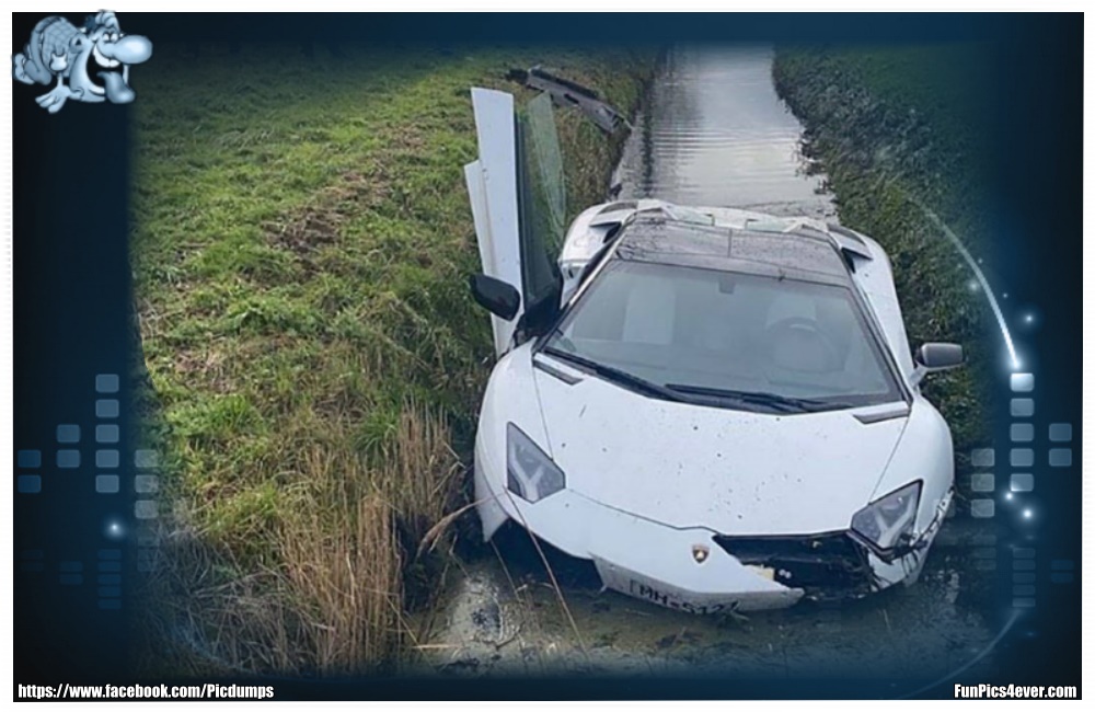 Lambo im Bach - das ist nur noch Schrott. Wie man das immer wieder hinbekommt, bleibt mir ein Rätsel.