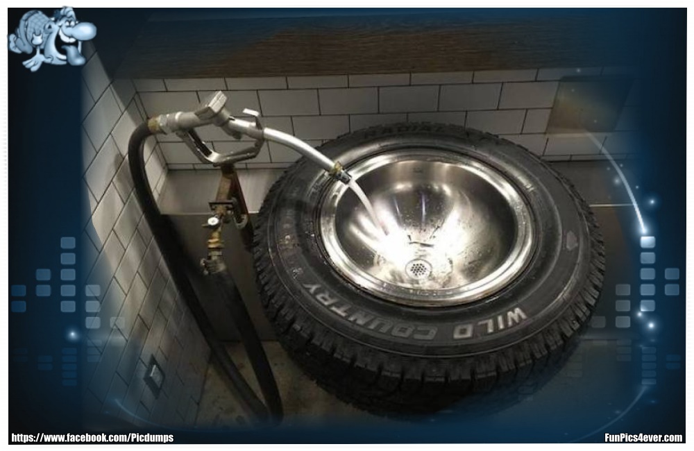 Cooles Waschbecken - hier ist der Eigentümer doch bestimmt Tankwart oder Inhaber einer Tankstelle.