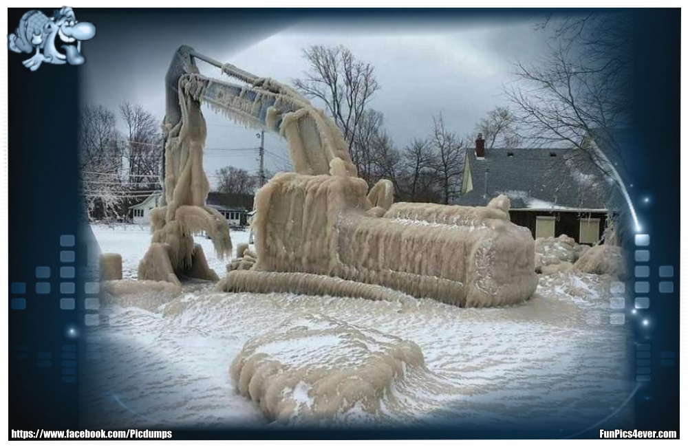 Ice Bagger - das wird dieses Jahr nichts mehr mit der Baustelle. Der Bagger ist total eingefroren.