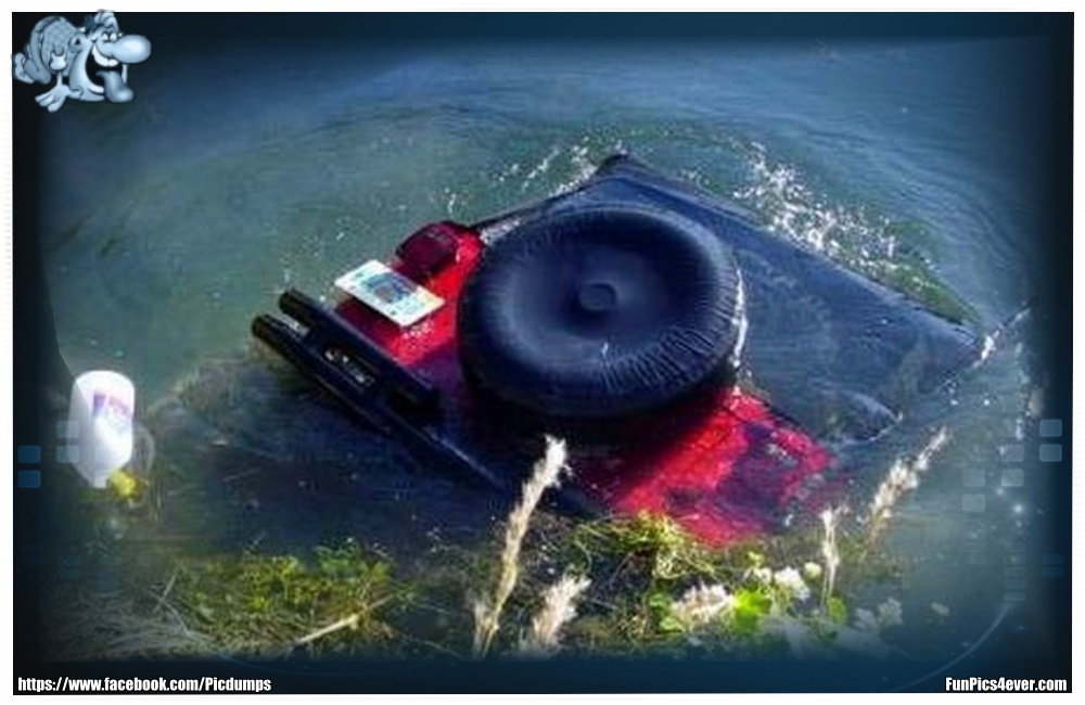 Unterwasser Jeep - da wird wohl nicht mehr viel zu retten sein. Unfassbar!