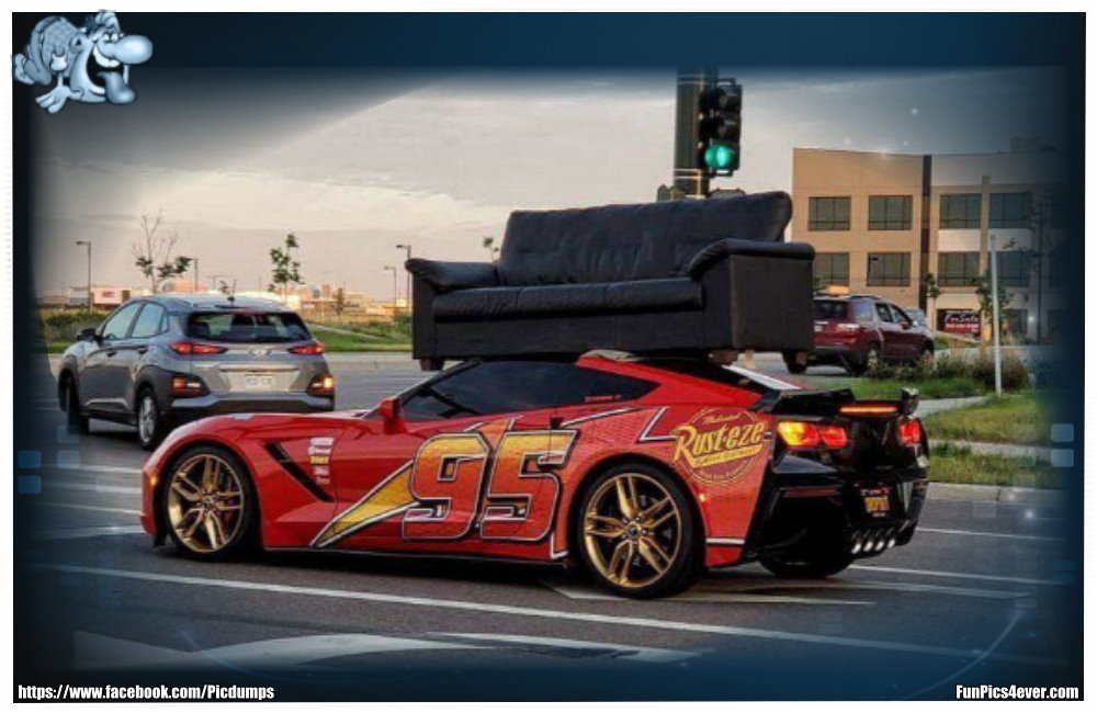 Sportwagen Transporter - so kann man auch seine Couch mit dem Sportwagen transportieren.