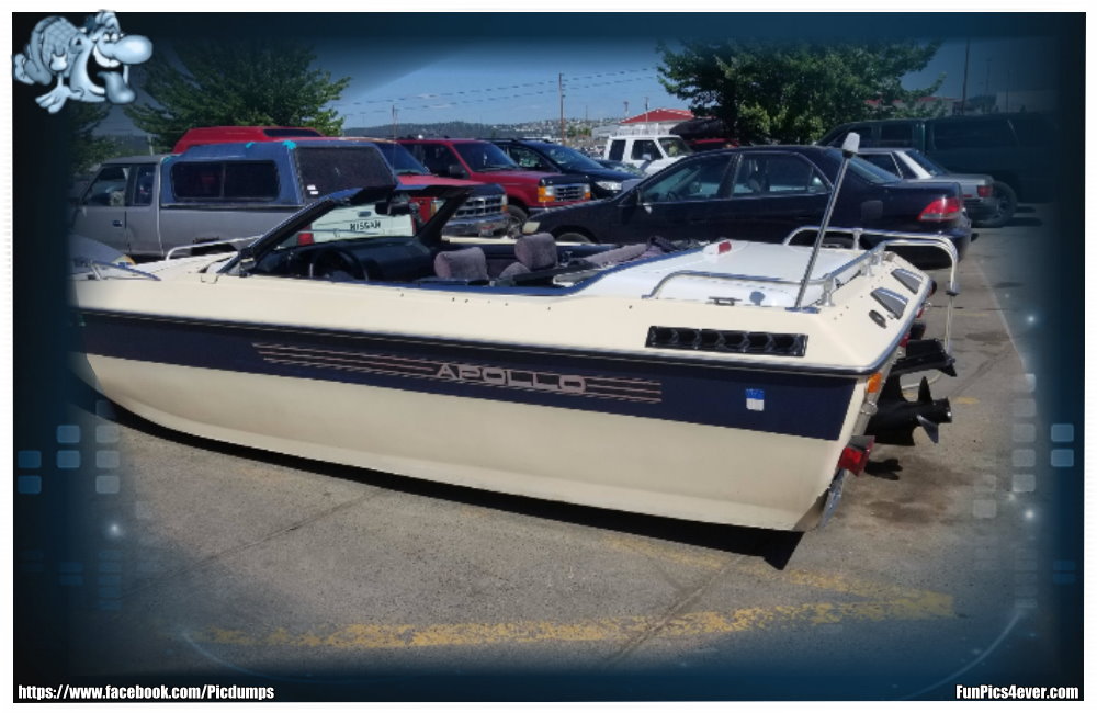 Boot Parkplatz - na hoffentlich gibt das keinen Strafzettel. Sieht man auch nicht jeden Tag.