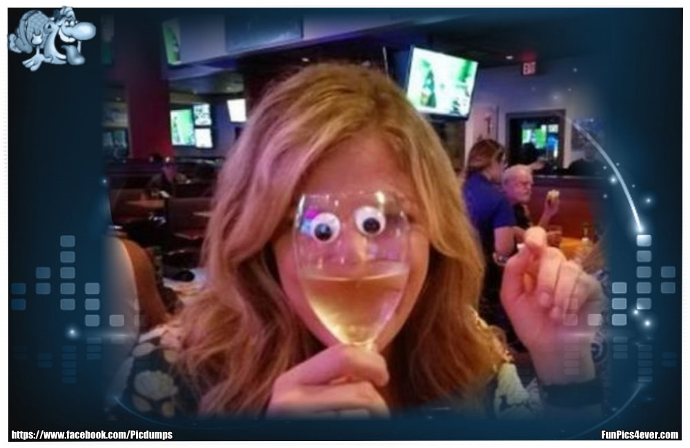 Mal schön durch das Glas schauen? Das sieht doch ganz lustig aus.