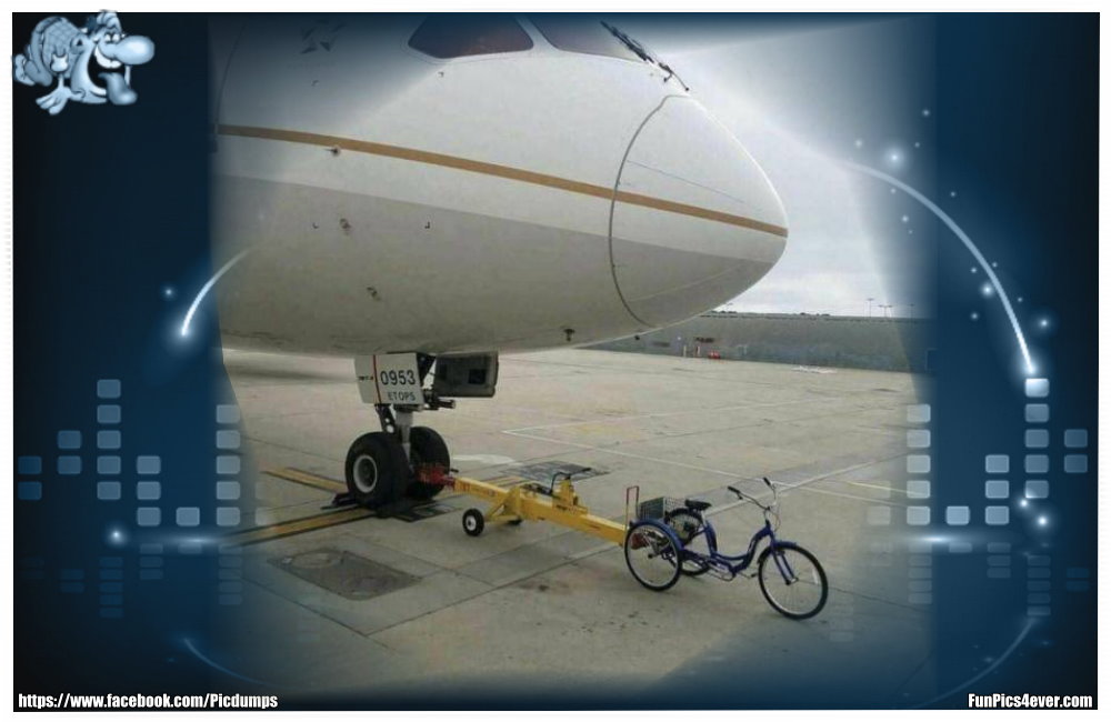 In naher Zukunft werden Flugzeuge so eingeparkt. Da sparen wir ne Menge Sprit.