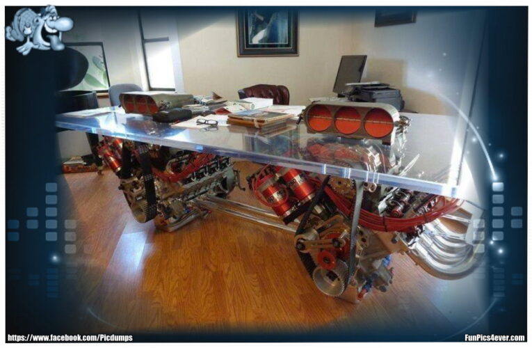 Schreibtisch mit Motor