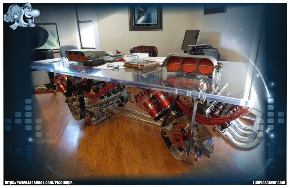 Für die Motorsport Fans unter euch ist das ein absolutes Must-have. Ein Schreibtisch mit Motor.