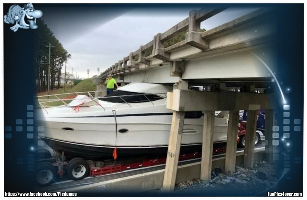 Boot vs. Brücke - es kann nur einen Gewinner geben. Es ist auf jeden Fall nicht das Boot.